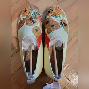 Uin sunflower shoes 9.5